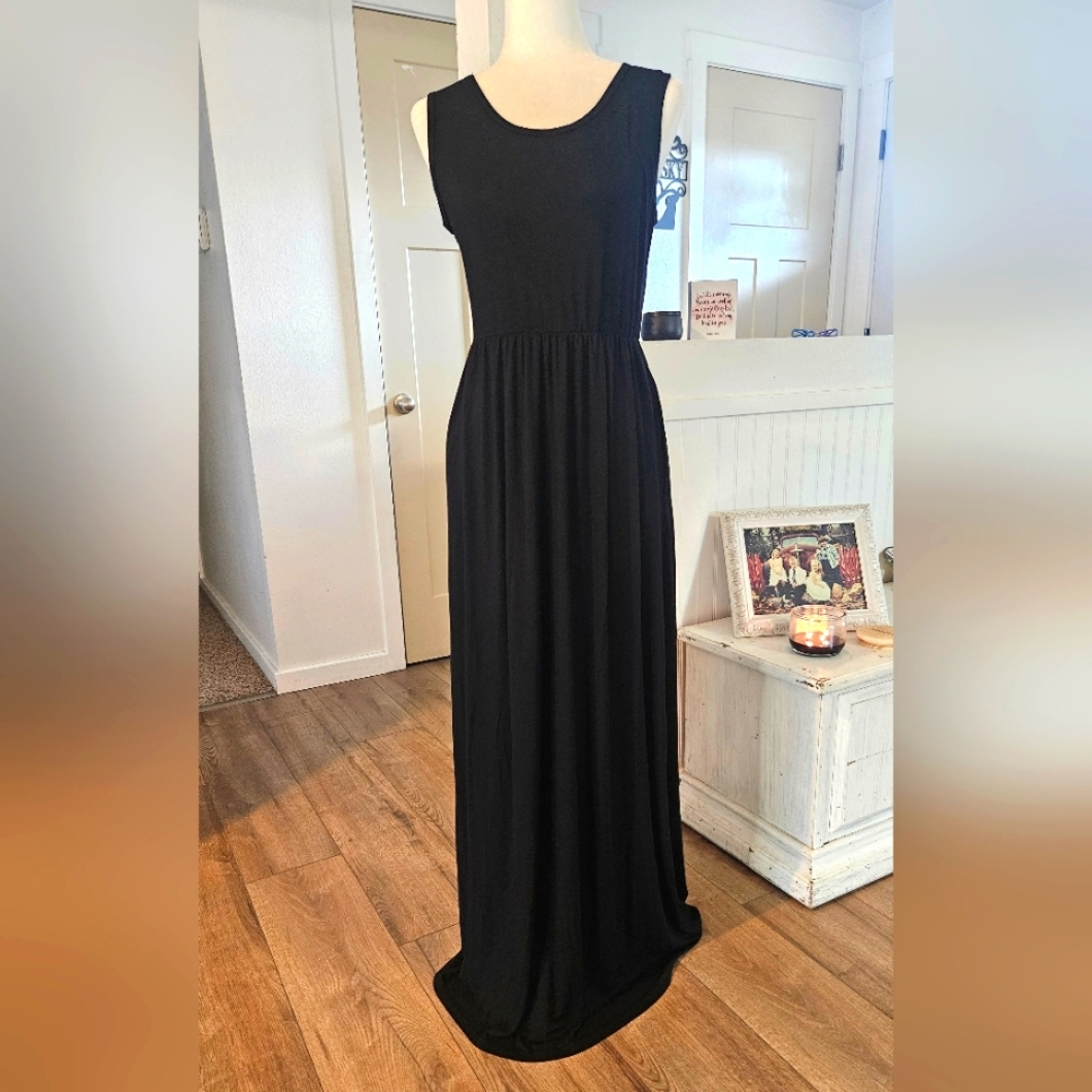 NWT's - CLASSIC FASHION - Black Jersey Knit Tank Dress - Size Large